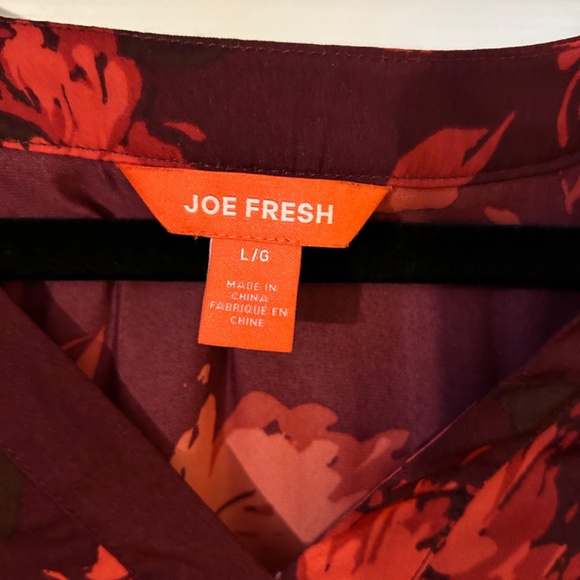 Joe Fresh Size L Red Flowery Flutter Cap Sleeve Blouse - Picture 2 of 3